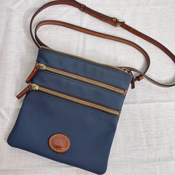 Dooney Bourke Navy Blue Nylon Canvas Brown Leather Crossbody 3 Zip Shoulder Bag - Picture 1 of 9